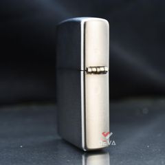 Zippo Satin Khắc Hình Con Bướm Cách Điệu Mạ Vàng Z62
