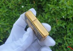 Zippo 1995 ốp Emblem hình gấu bắt cá C123