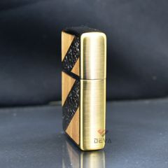 Zippo Kẻ Chéo Ốp Gỗ Khắc Hoa Văn Cổ Điển ZN267