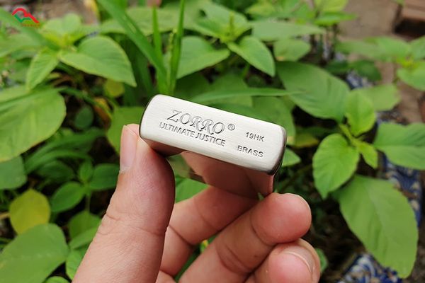 Bật Lửa Xăng Đá Zorro Z8658