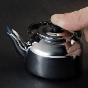 Bật lửa ấm nước