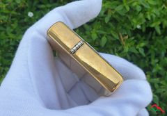 Zippo 1995 ốp Emblem hình gấu bắt cá C123