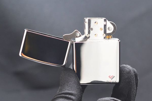 Zippo Bạc Bóng Dập Chìm Biều Tượng Zippo Crown Stamp Z07