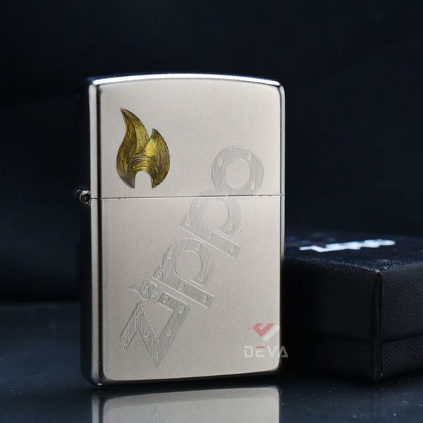 Zippo Satin Khắc Logo Zippo Chéo Và Ngọn Lửa Vàng ZK16