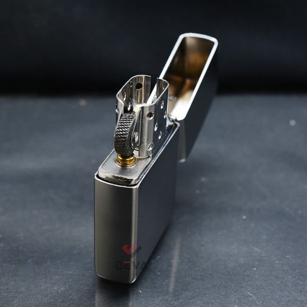 Zippo Mạ Satin Khắc Logo Hãng Kèm Ngôi Sao Mạ Vàng ZK20