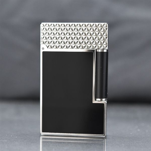 Bật lửa ST Dupont sơn mài đen nắp hoa văn tam giác D232