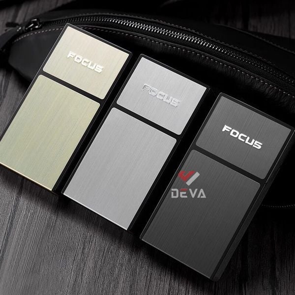 Hộp đựng thuốc lá Focus nguyên bao 20 điếu size nhỏ 5.5mm kèm bật lửa điện nhiệt JD YH089