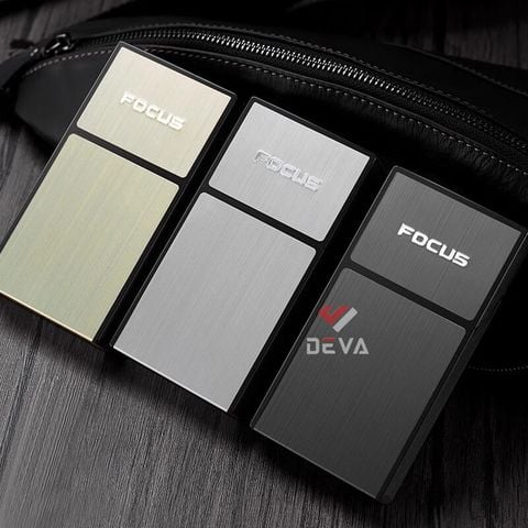 Hộp đựng thuốc lá Focus nguyên bao 20 điếu size nhỏ 5.5mm kèm bật lửa điện nhiệt JD YH089