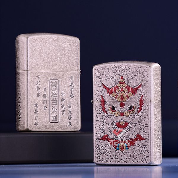 Bật lửa xăng đá Zorro khắc đầu lân may mắn số giới hạn Z91909