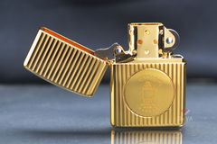 Zippo Armor Kỷ Niệm Ngày Sinh Nhà Sáng Lập Zippo Gold Plate Founder's Day Z16 Collectible