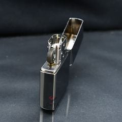 Zippo Distinctive Top Khắc Hoa Văn Chủ Đề An American Classic Z196