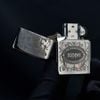 Zippo Distinctive Top Khắc Hoa Văn Chủ Đề An American Classic Z196