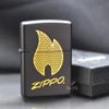 Zippo Sơn Đen Chủ Đề Logo Ngọn Lửa Zippo Z324