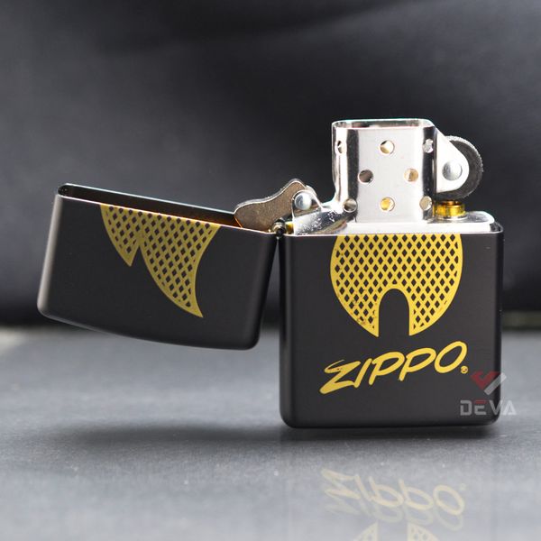 Zippo Sơn Đen Chủ Đề Logo Ngọn Lửa Zippo Z324