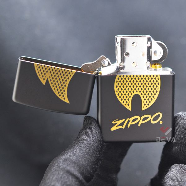 Zippo Sơn Đen Chủ Đề Logo Ngọn Lửa Zippo Z324