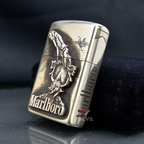 Zippo Bạc Khối Ốp Emblem Chàng Cao Bồi Cưỡi Bò Marlboro BK44
