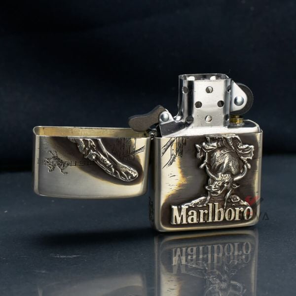 Zippo Bạc Khối Ốp Emblem Chàng Cao Bồi Cưỡi Bò Marlboro BK44
