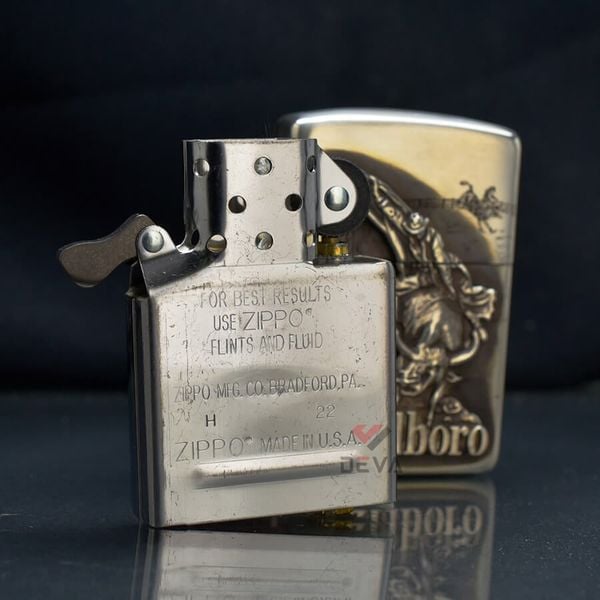 Zippo Bạc Khối Ốp Emblem Chàng Cao Bồi Cưỡi Bò Marlboro BK44