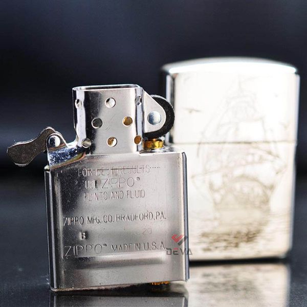 Zippo Bạc Khối Khắc Hình Thuyền Buồm BK59