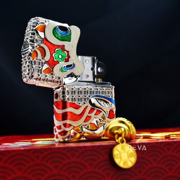 Set Zippo Bọc Lưới Mạ Bạc Múa Sư Tử Như Ý Cát Tường ZN209