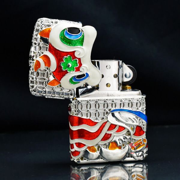 Set Zippo Bọc Lưới Mạ Bạc Múa Sư Tử Như Ý Cát Tường ZN209