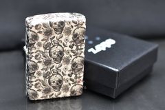 Zippo chính hãng Dạ Quang Chủ Đề Đầu Lâu Skeleton Design Z385