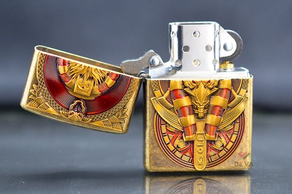 Zippo Mỹ Xuất Nhật Ốp Emblem Vị Thần Ai Cập Cổ Đại Horus ZN341