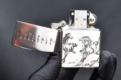 Bật lửa Zorro Bạc Khối Khắc Hình Đàn Ngựa Mã Đáo Thành Công ZBK02