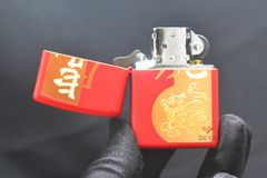 Zippo Sơn Đỏ Khắc Hình Hổ Nhâm Dần 2022 Z12