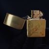 Zippo Vàng Xước Khắc Ngọn Lửa Và Logo Zippo Chéo ZK78