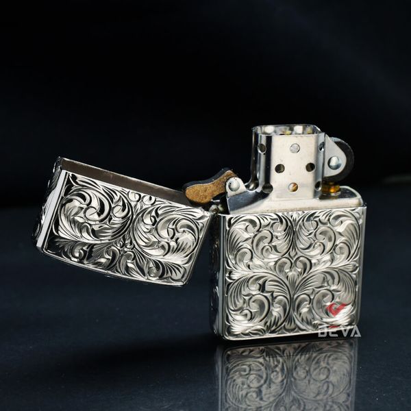 Zippo Armor Khắc Nổi Hoa Văn Mạ Bạc ZN127