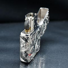 Zippo Armor Khắc Nổi Hoa Văn Mạ Bạc ZN127