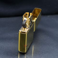 Zippo Khắc Nổi Cô Gái Chống Gió Windproof ZN95