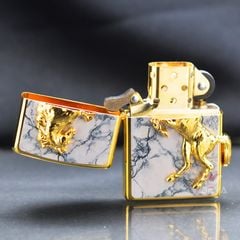 Zippo Ốp Cẩm Thạch Đen Ngựa Nổi Mạ Vàng ZN115