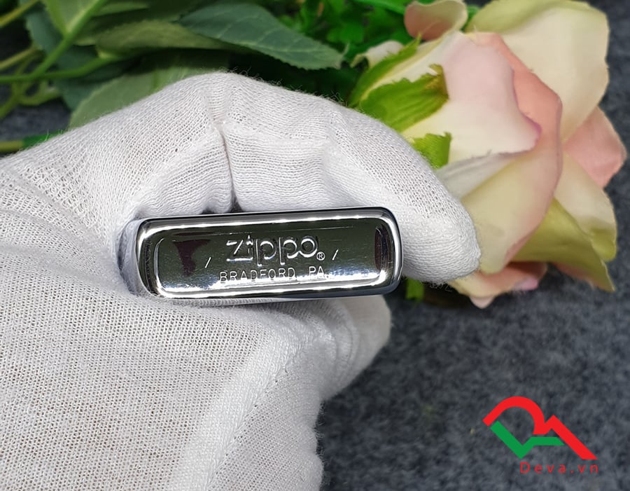 Mặt đáy zippo cổ