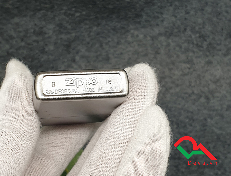 Mặt đáy zippo khắc bạc