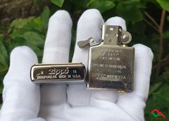 Zippo ốp gỗ hoa văn góc ZN178