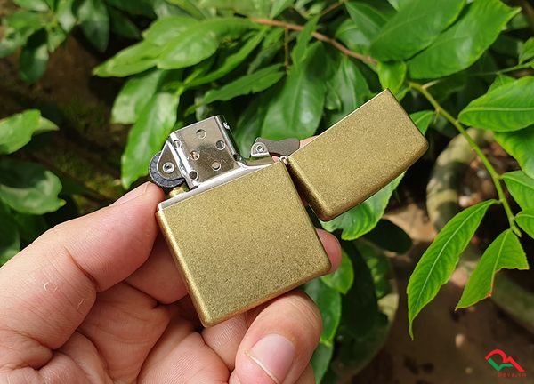 Zippo hoa văn khảm trai ZN169