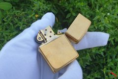 Zippo 1995 ốp Emblem hình gấu bắt cá C123