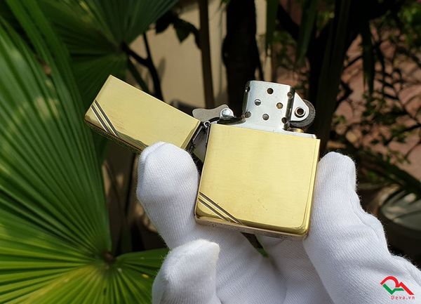 Zippo chặt góc 1935 hoa văn cạnh ZN170