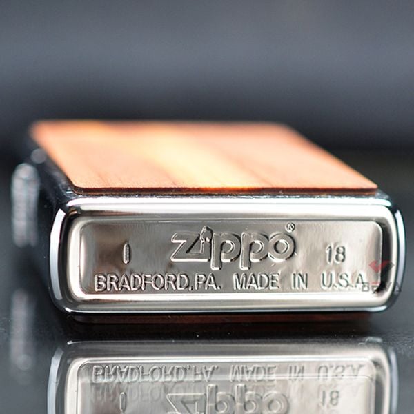 Zippo Mỹ chính hãng mạ chrome ốp  gỗ Tuyết Tùng Z282