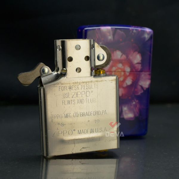 Zippo Hộp Mica Sơn Chủ Đề Nhất Niệm Hoa Khai ZN130