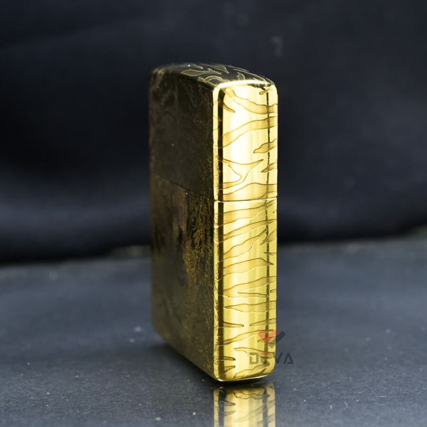 Zippo Khắc Hình Hổ Rình Mồi ZN154