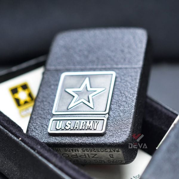 Zippo Tái bản 1941 Sơn Đen Sần Ốp Logo US Army Z211