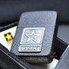 Zippo Tái bản 1941 Sơn Đen Sần Ốp Logo US Army Z211