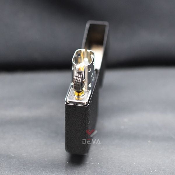 Zippo Tái bản 1941 Sơn Đen Sần Ốp Logo US Army Z211