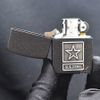 Zippo Tái bản 1941 Sơn Đen Sần Ốp Logo US Army Z211