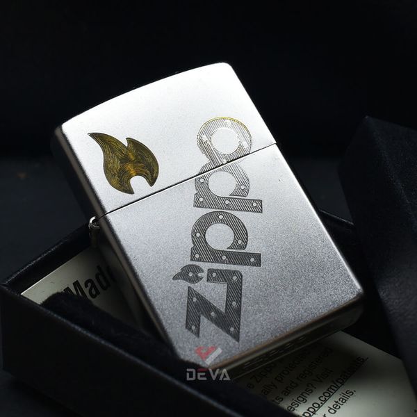Zippo Satin Khắc Logo Zippo Chéo Và Ngọn Lửa Vàng ZK16