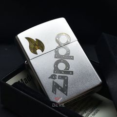 Zippo Satin Khắc Logo Zippo Chéo Và Ngọn Lửa Vàng ZK16