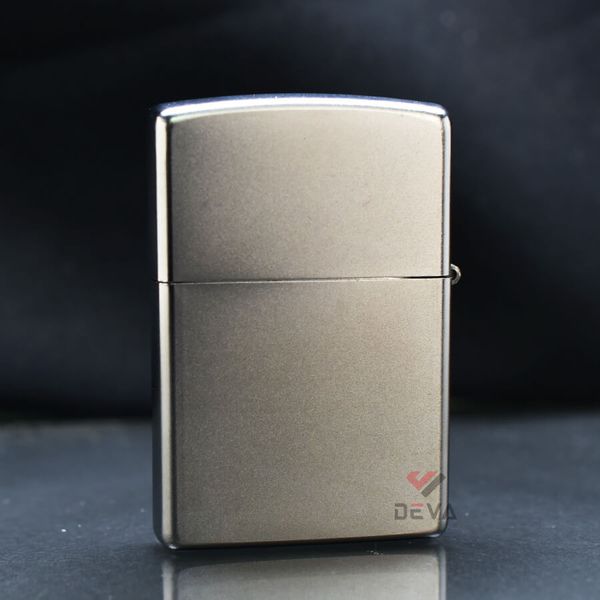 Zippo Satin Khắc Logo Zippo Chéo Và Ngọn Lửa Vàng ZK16